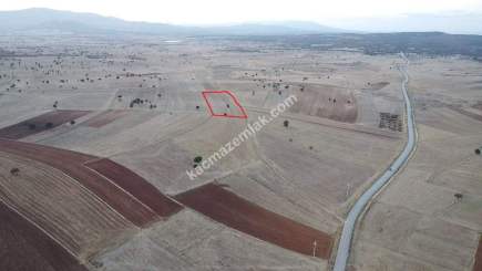 Kütahya Karacaörende 14.960 M2 Resmi Yola Cephe Arazi 9