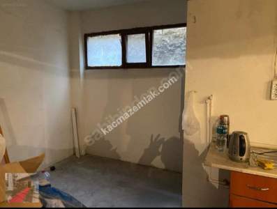 Maltepe_Altayçeşmede Satılık İskanlı 75 M2 Dükkan 9