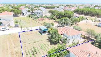 Biga Çeşmealtı Denizatı Sitesinde Satılık Bahçeli Villa