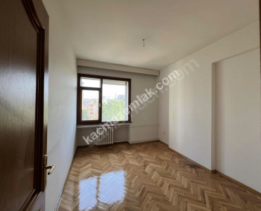 Feneryolu'nda 4 + 1 Ferah Çok İyi Lokasyon Da Kiralık 6