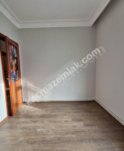 Küçükyalı Mektepte Mantolamalı Binada 3+1 Daire 6