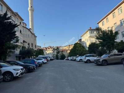 Acıbadem Zerrin Sokak İçerisinde, Metro Ve Metrobüse Ya 22