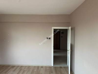 Trabzon Ortahisar'da Meydana Yakın, Kiralık 2+1 Daire. 12