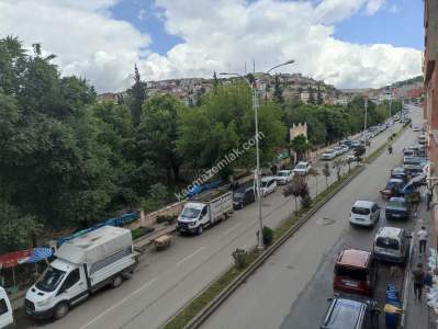 Siirt Tillo Caddesinde Satılık 2 Daire 2 Dükkan 31