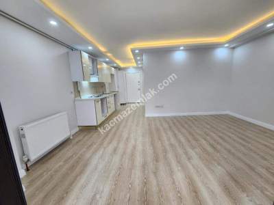 İdealtepe'de Ulaşıma Yakın Teraslı Otoparklı 45M² 1+1! 6