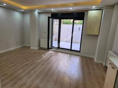 İdealtepe'de Ulaşıma Yakın Teraslı Otoparklı 45M² 1+1! 10