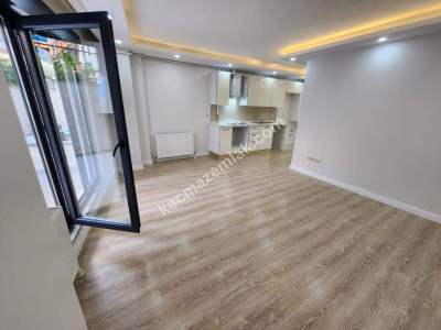 İdealtepe'de Ulaşıma Yakın Teraslı Otoparklı 45M² 1+1! 5