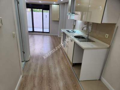 İdealtepe'de Ulaşıma Yakın Teraslı Otoparklı 45M² 1+1! 4