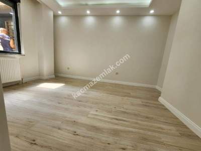 İdealtepe'de Ulaşıma Yakın Teraslı Otoparklı 45M² 1+1! 20