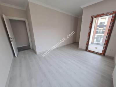 İdealtepe'de Ön Cephe Arakat 2+1 Sıfır Daire 19