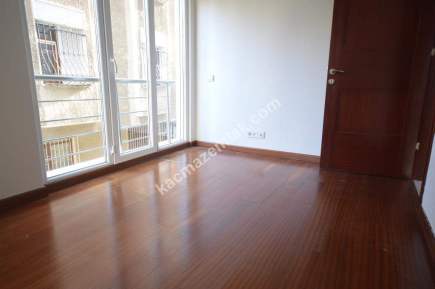 Çamlık Sahilde Katta Tek 160M2 3,5 +1 22