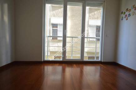 Çamlık Sahilde Katta Tek 160M2 3,5 +1 29