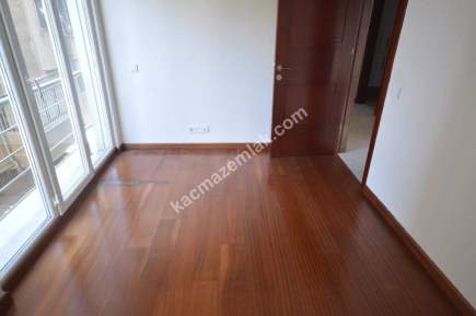 Çamlık Sahilde Katta Tek 160M2 3,5 +1 23