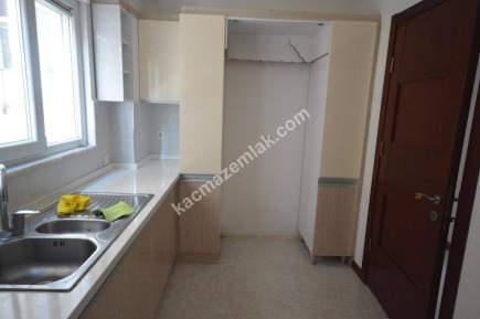 Çamlık Sahilde Katta Tek 160M2 3,5 +1 15