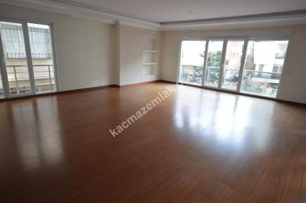 Çamlık Sahilde Katta Tek 160M2 3,5 +1 5