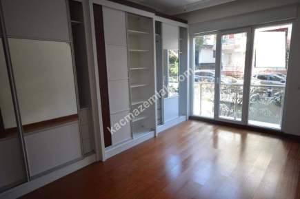 Çamlık Sahilde Katta Tek 160M2 3,5 +1 26