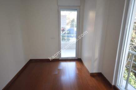 Çamlık Sahilde Katta Tek 160M2 3,5 +1 21