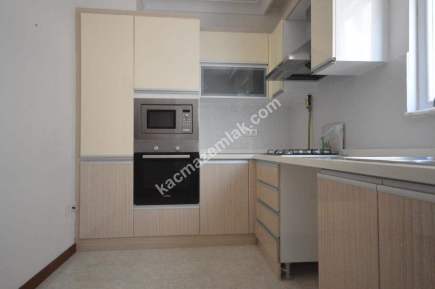 Çamlık Sahilde Katta Tek 160M2 3,5 +1 11