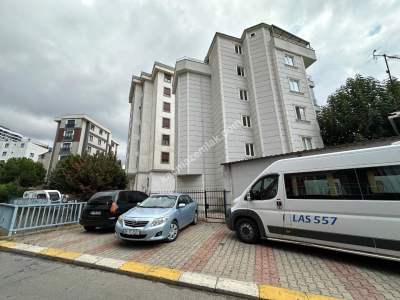 Pendik Yeşilbağlar'da Şehit Fethi'de 1+1 Boş Satılık 3