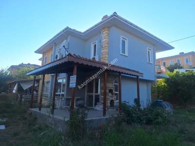 Burhanlıda Boğaz Manzaralı Eşyalı Satılık Villa 2